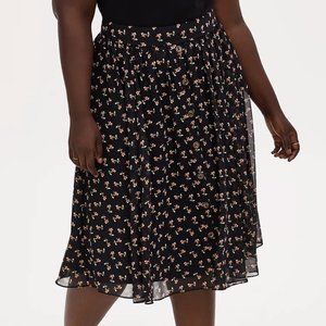 Torrid Floral Print Chiffon Button Skirt  Size 2